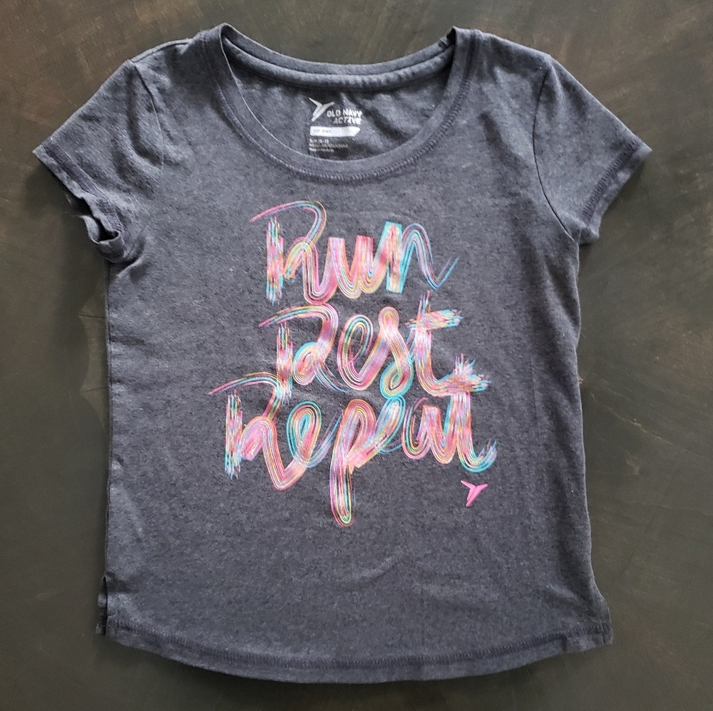 Girls Old Navy Active t-shirt, size 6/7